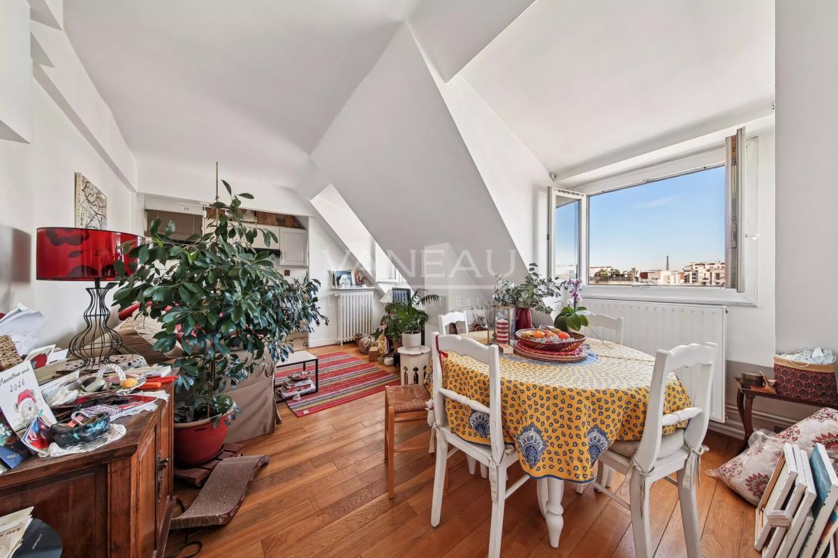 Boulogne centre - Trois pièces dernier étage avec balcon