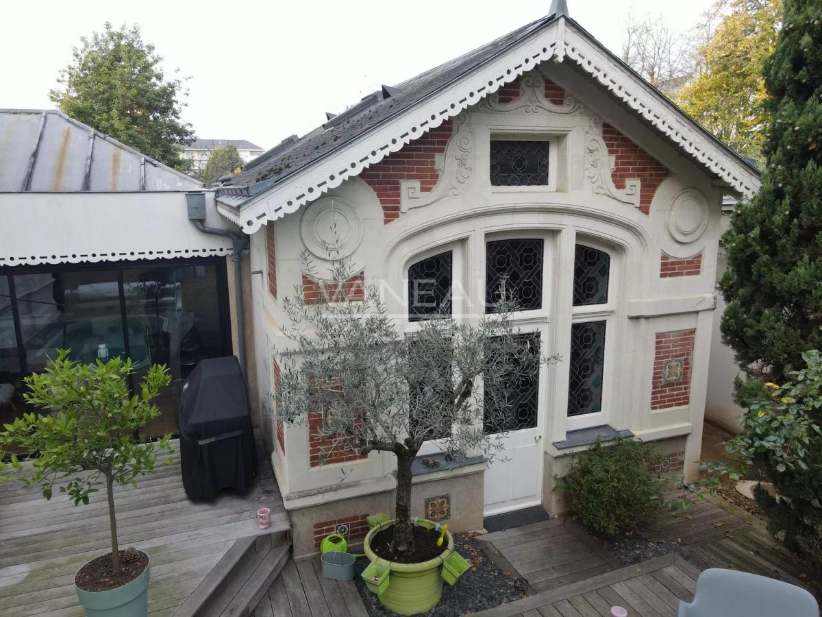 Somptueux Manoir rénové au coeur d' Angers avec piscine