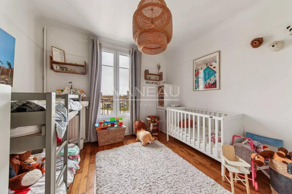 Boulogne Reine-Victor-Hugo– Duplex trois pièces en dernier étage