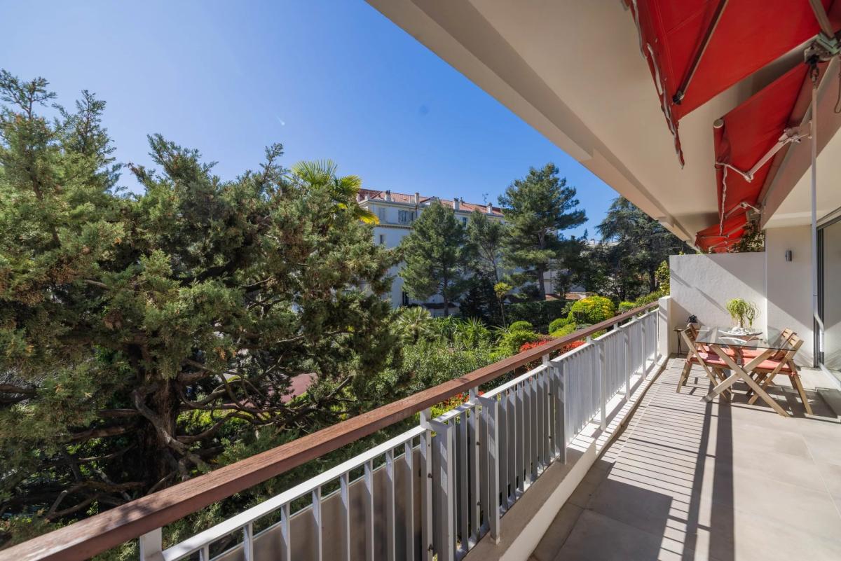 Cannes Petit Juas Appartement 3 pièces rénové vue mer à vendre