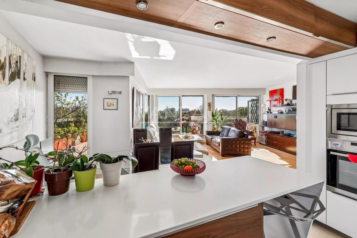 Paris XIVe : Parc Montsouris : Duplex au dernier étage avec terr