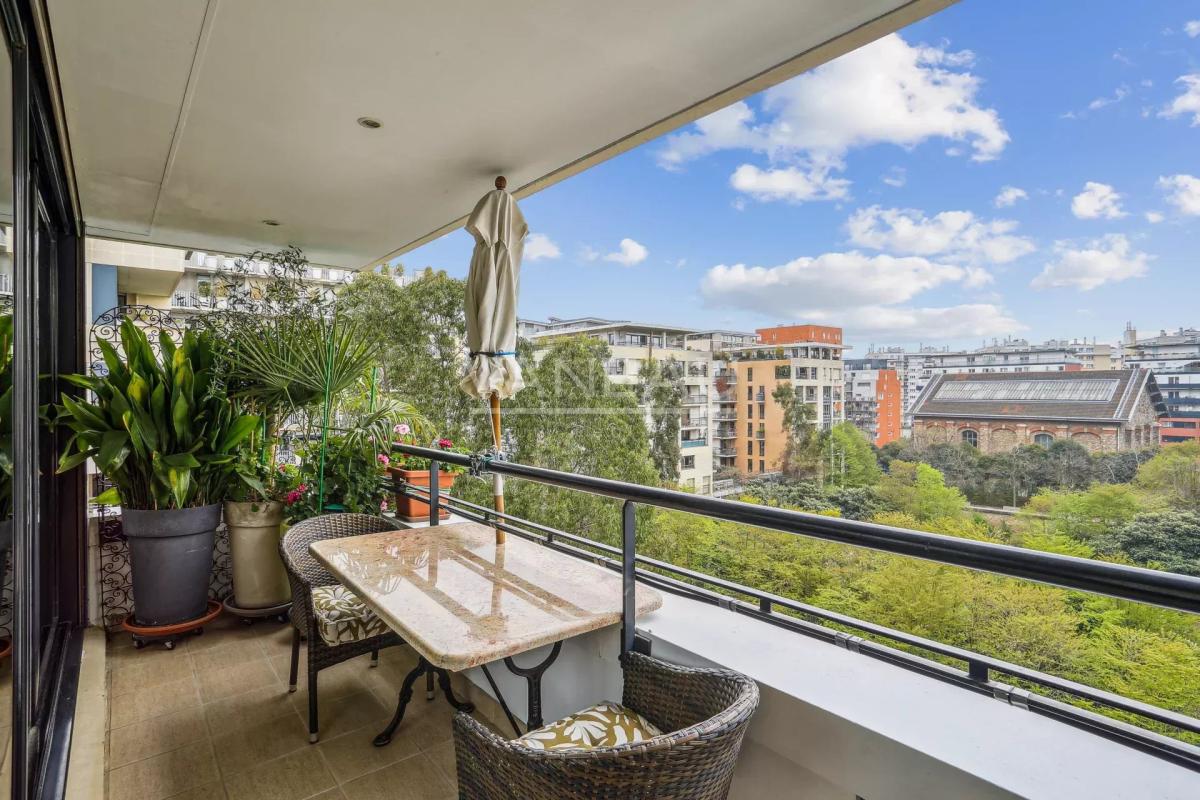 Paris XVIIe - Appartement familial avec terrasse. vue dégagée.