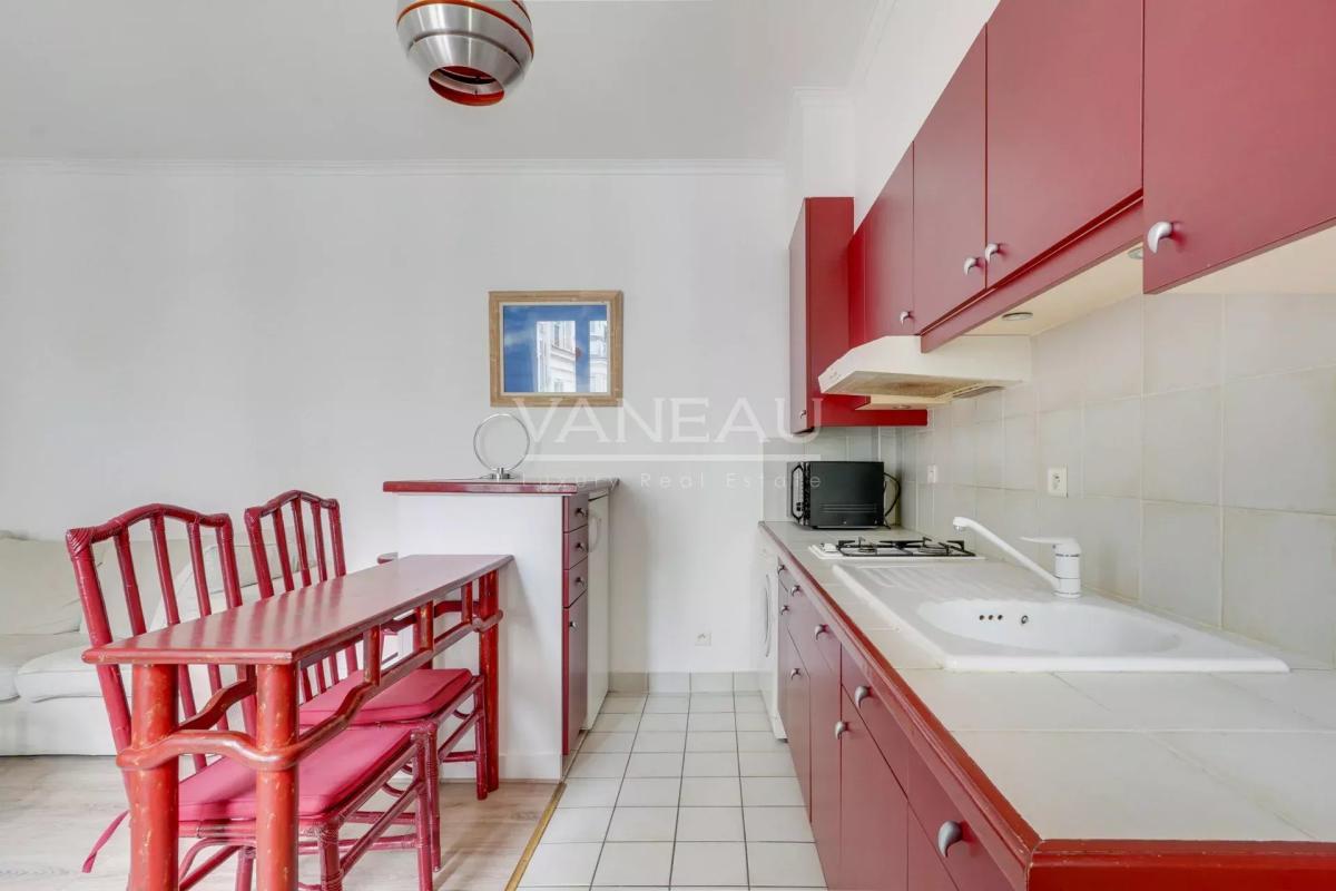 Paris 15ème - Ernest Renan - charmant deux pièces en étage élevé