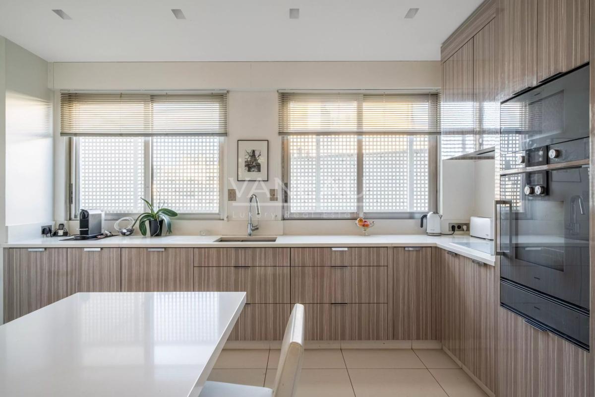 Paris XVIe - Henri Martin - Terrasse vue Tour Eiffel