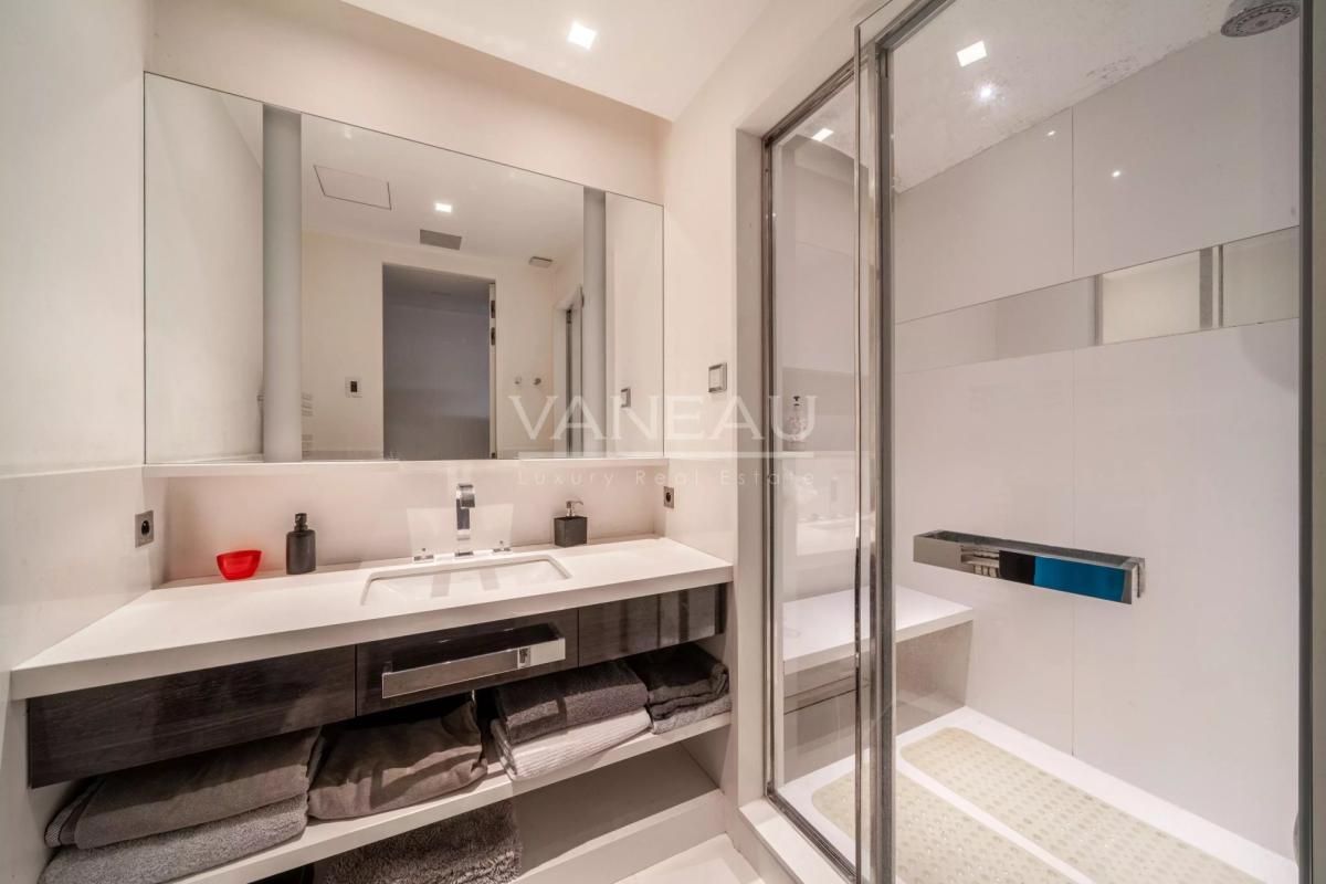 Paris XVIe - Henri Martin - Terrasse vue Tour Eiffel