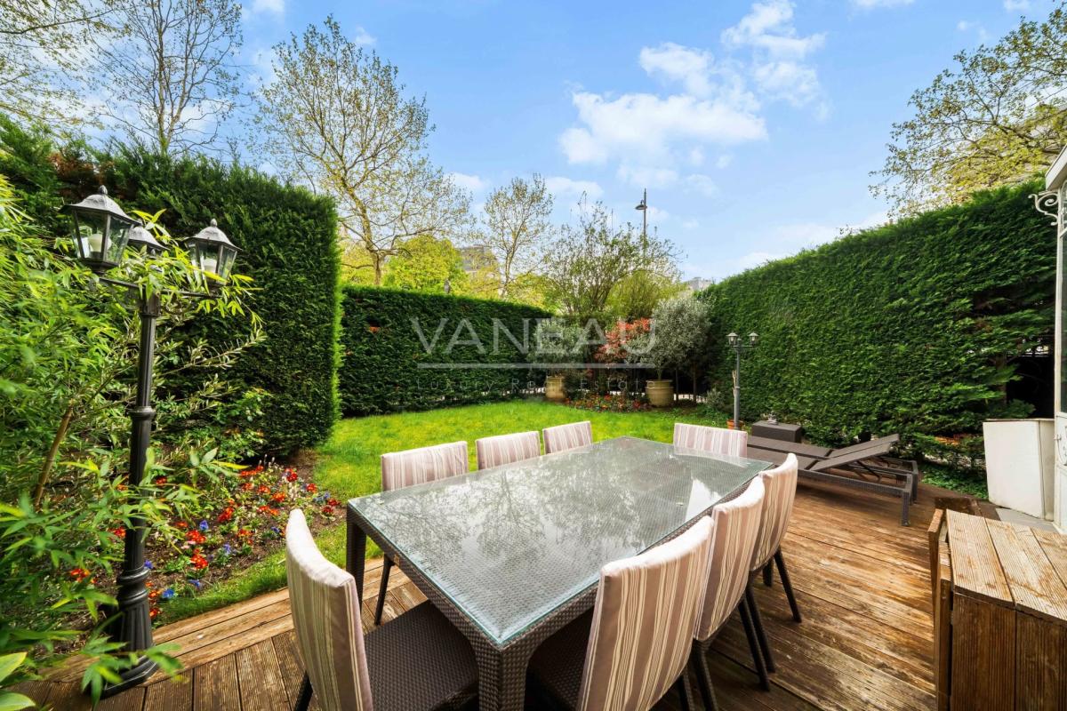 Paris XVIe - Henri Martin - Exceptionnel rez-de-jardin