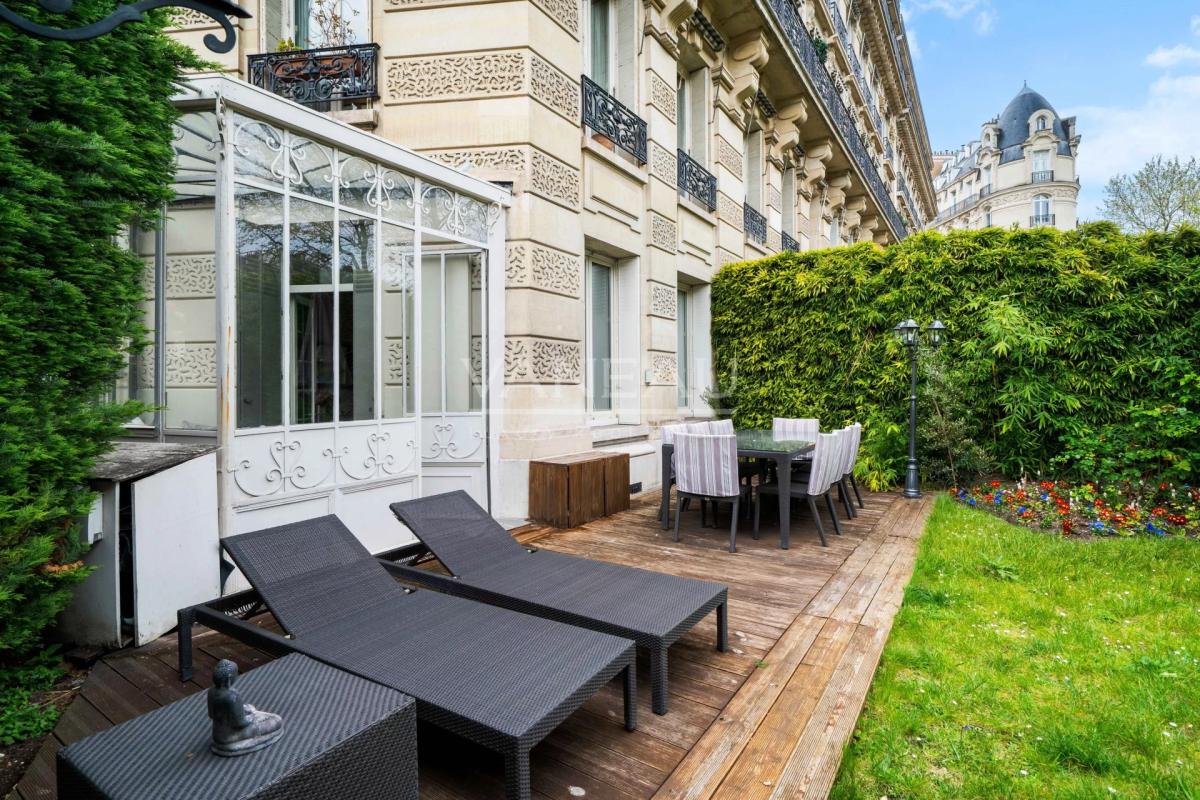 Paris XVIe - Henri Martin - Exceptionnel rez-de-jardin