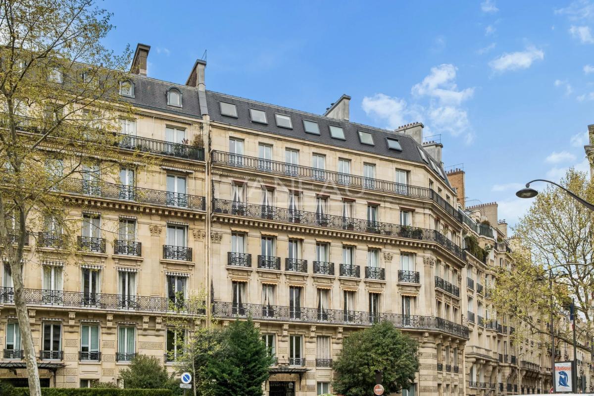 Paris XVIe - Henri Martin - Exceptionnel rez-de-jardin