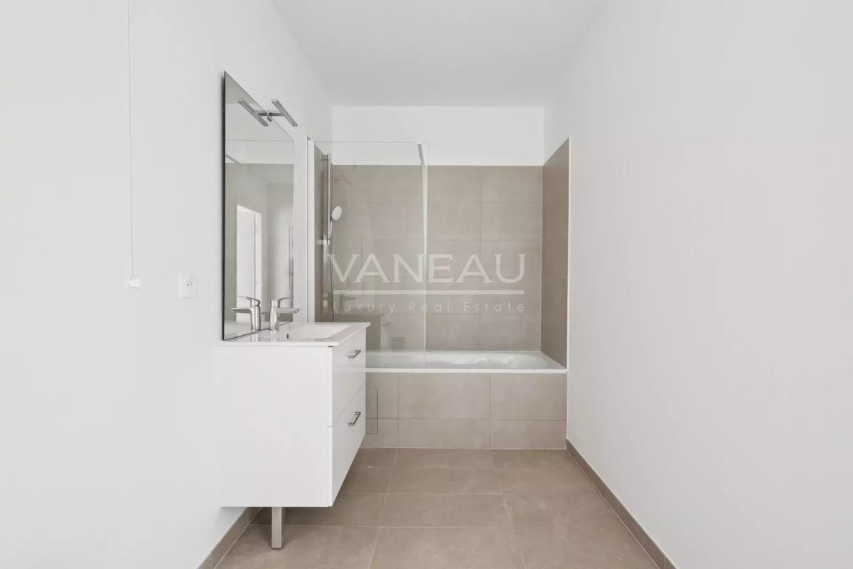 Issy-les-Moulineaux - Appartement familial dernier étage avec te