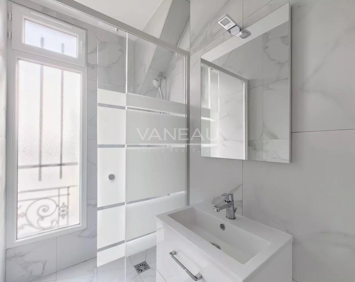 Paris IIe - Montorgueil - Appartement dernier étage avec terrass