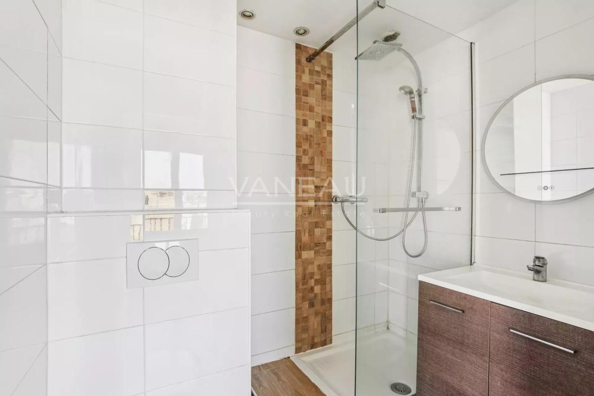 Paris XVe - Sèvres Lecourbe : Appartement dernier étage avec vue