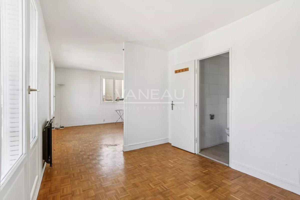 Paris XVe - Sèvres Lecourbe : Appartement dernier étage avec vue