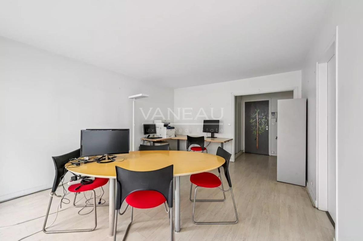 Paris XVe - Volontaires / Vaugirard : Studio lumineux avec balco