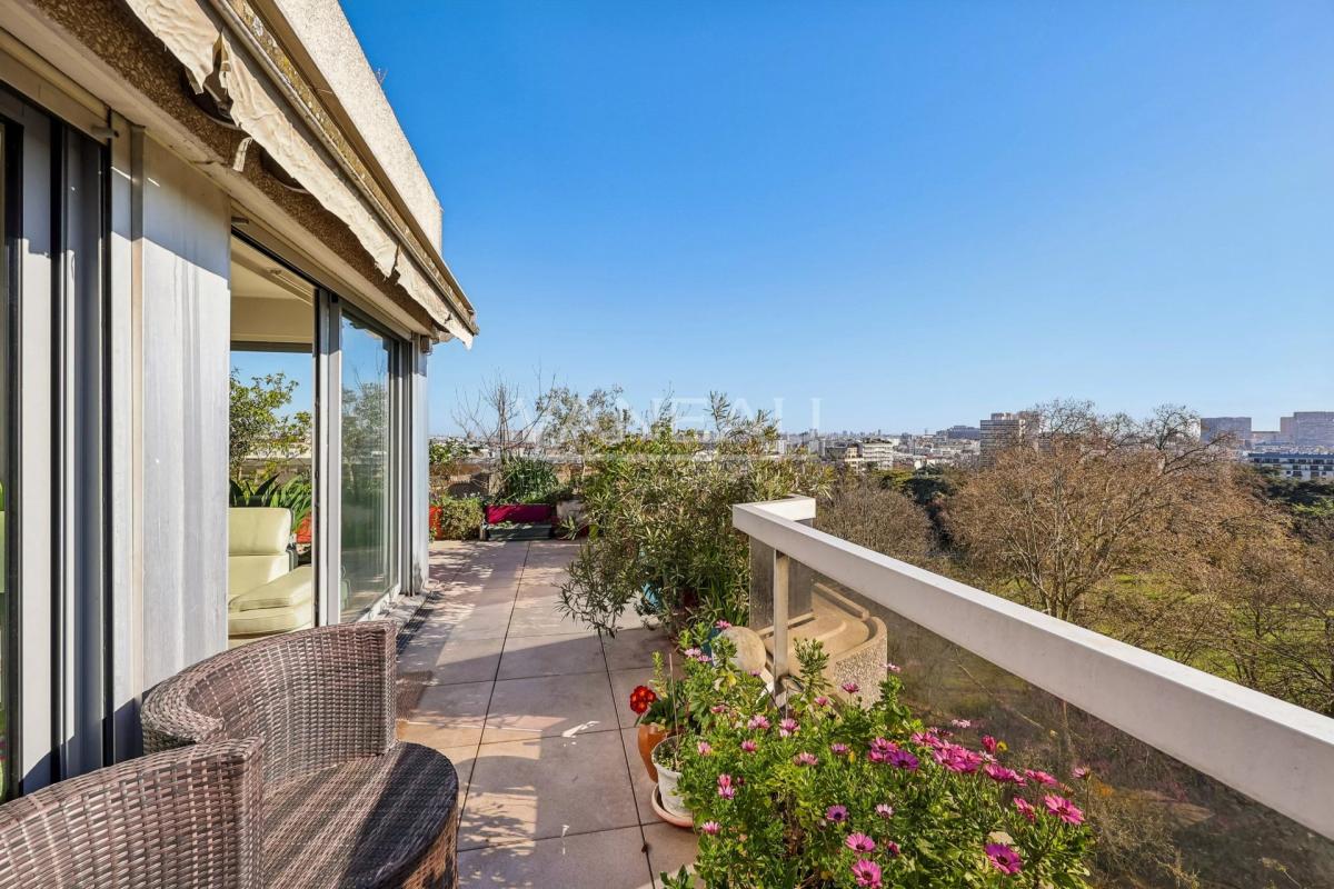 Paris XIVe : Parc Montsouris : Duplex au dernier étage avec terr