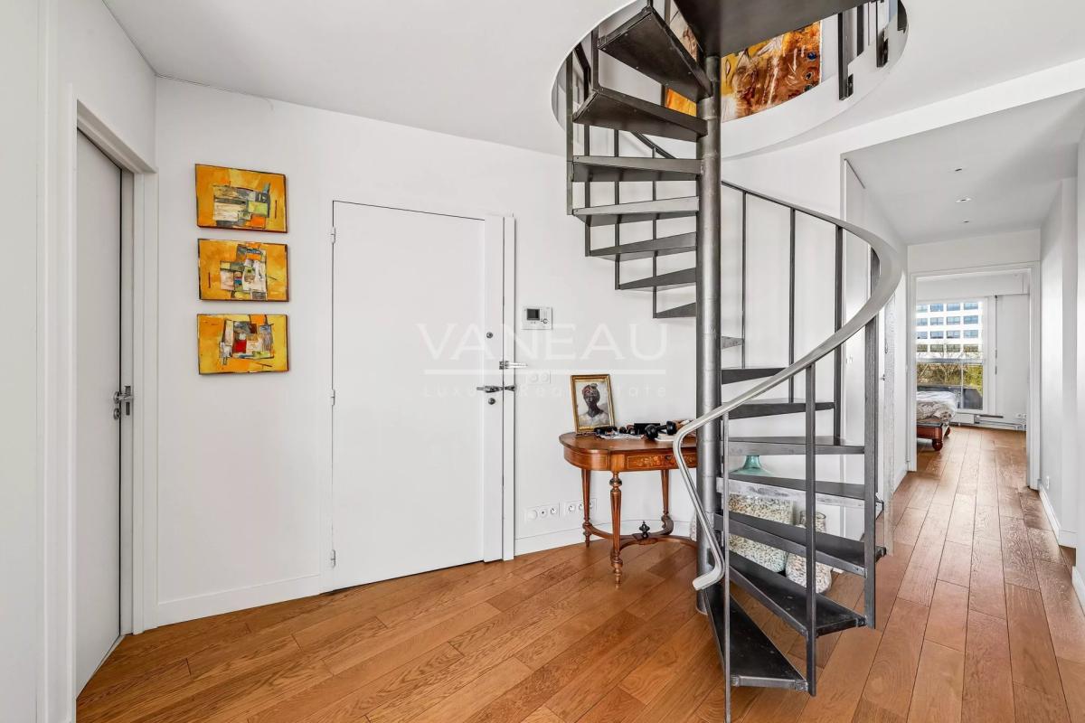 Paris XIVe : Parc Montsouris : Duplex au dernier étage avec terr