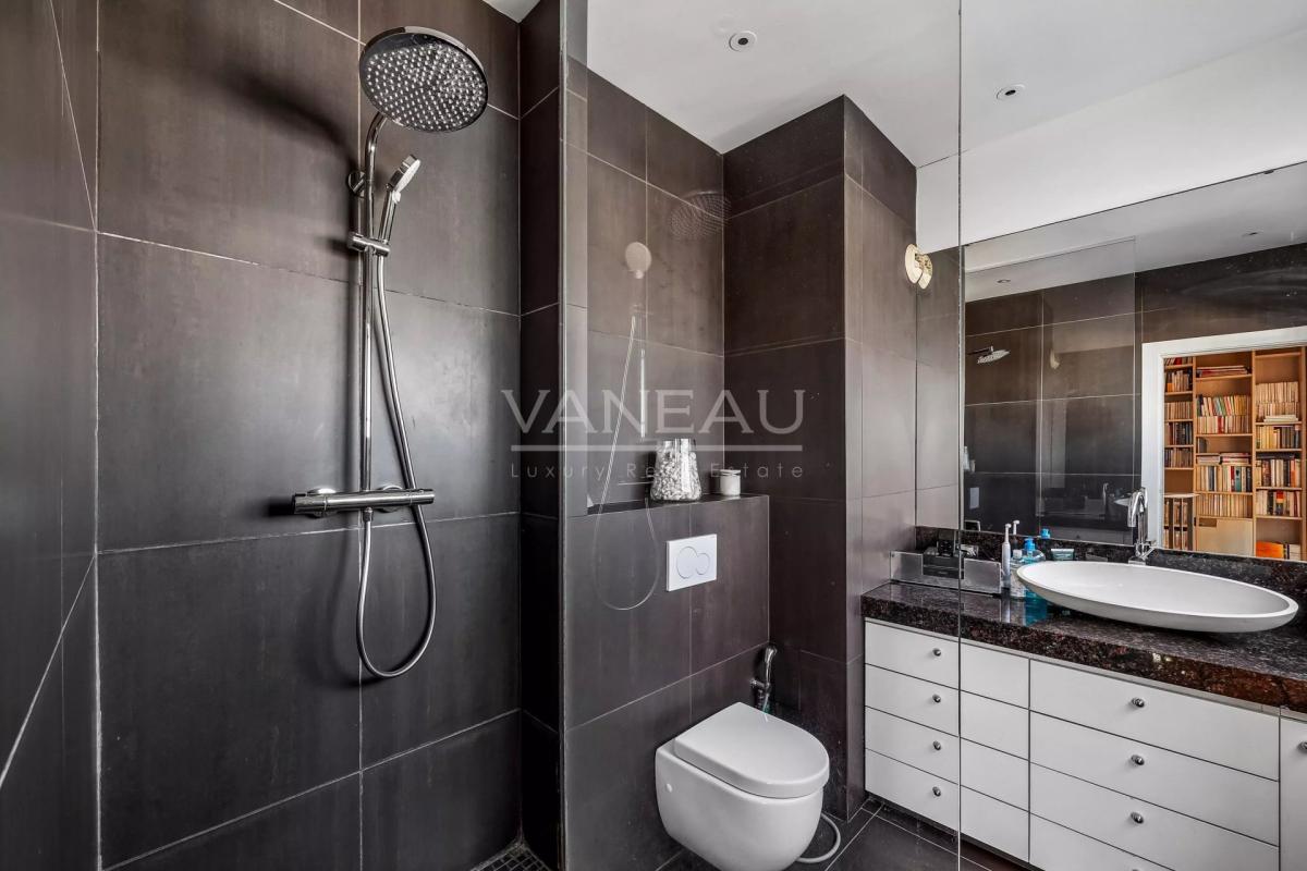 Paris XIVe : Parc Montsouris : Duplex au dernier étage avec terr