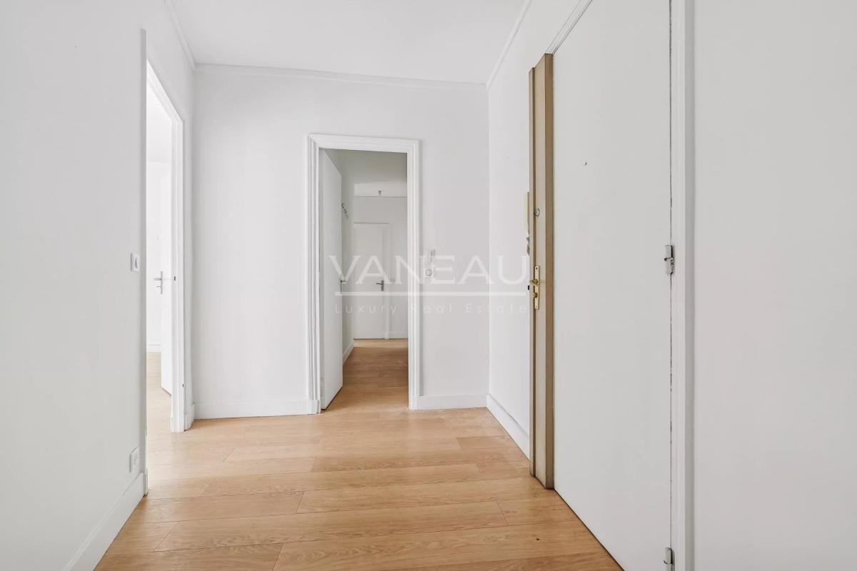 Paris XIVe - Port Royal - Balcon, vue dégagée.