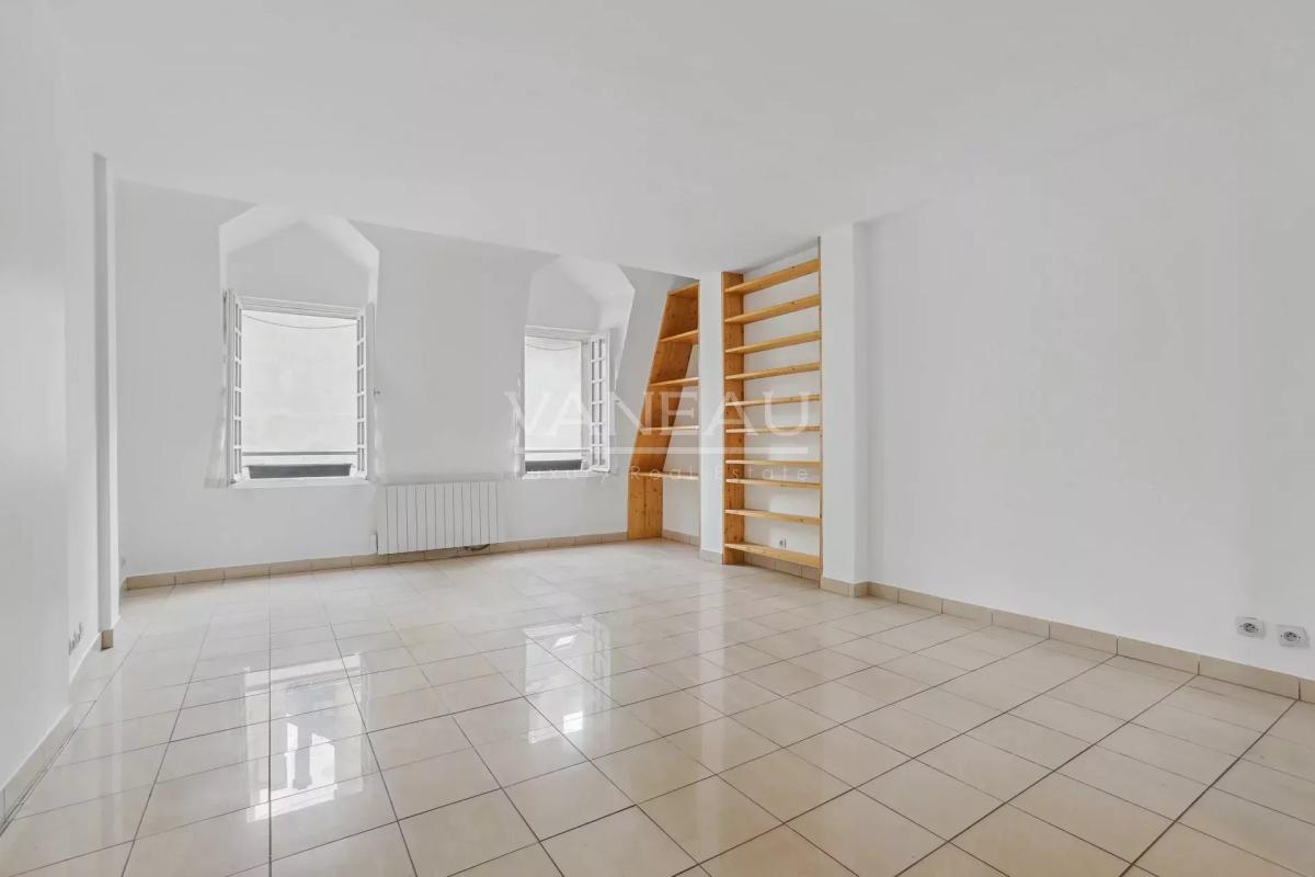 PARIS 3e - MARAIS - Grand studio