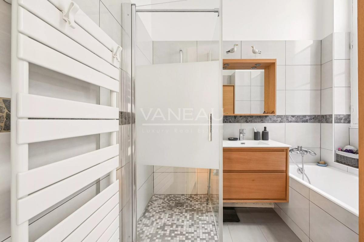 Paris IXe - Europe/ rue de Milan - 6 pièces, 4 chambres - Standi