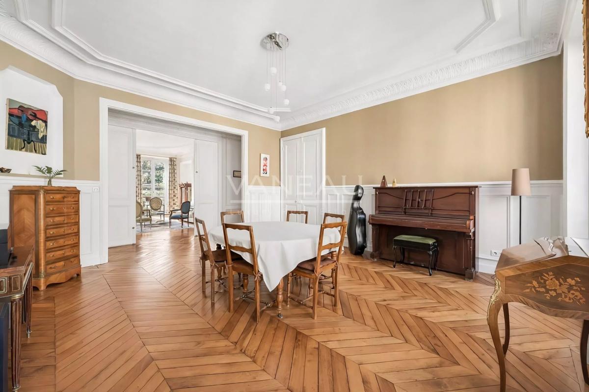 Paris IXe - Europe/ rue de Milan - 6 pièces, 4 chambres - Standi