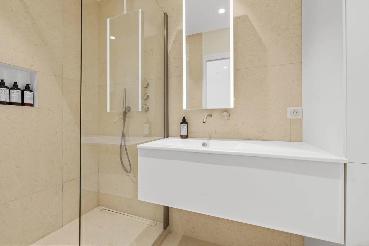 Cannes Montfleury 3 Pièces rénové à vendre - ETAT NEUF