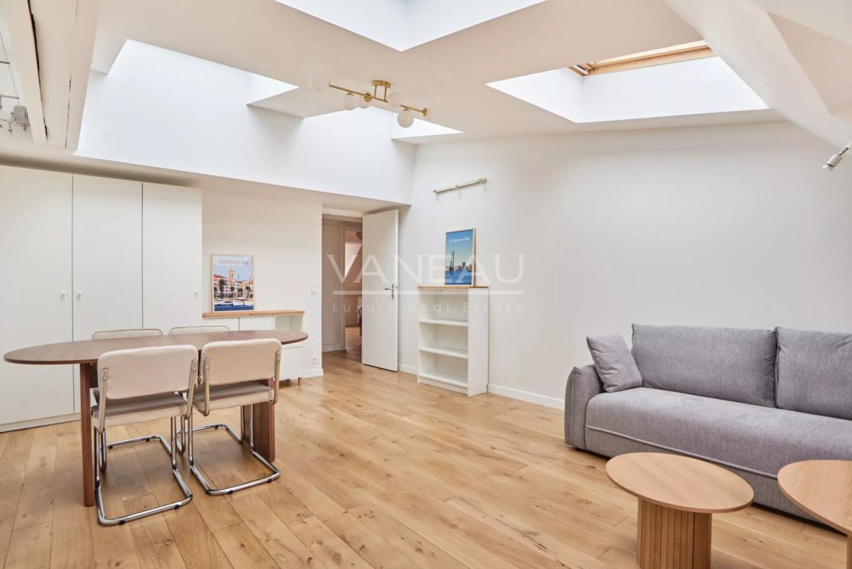 Paris 9e Trinité 3 pièces Meublé refait à neuf