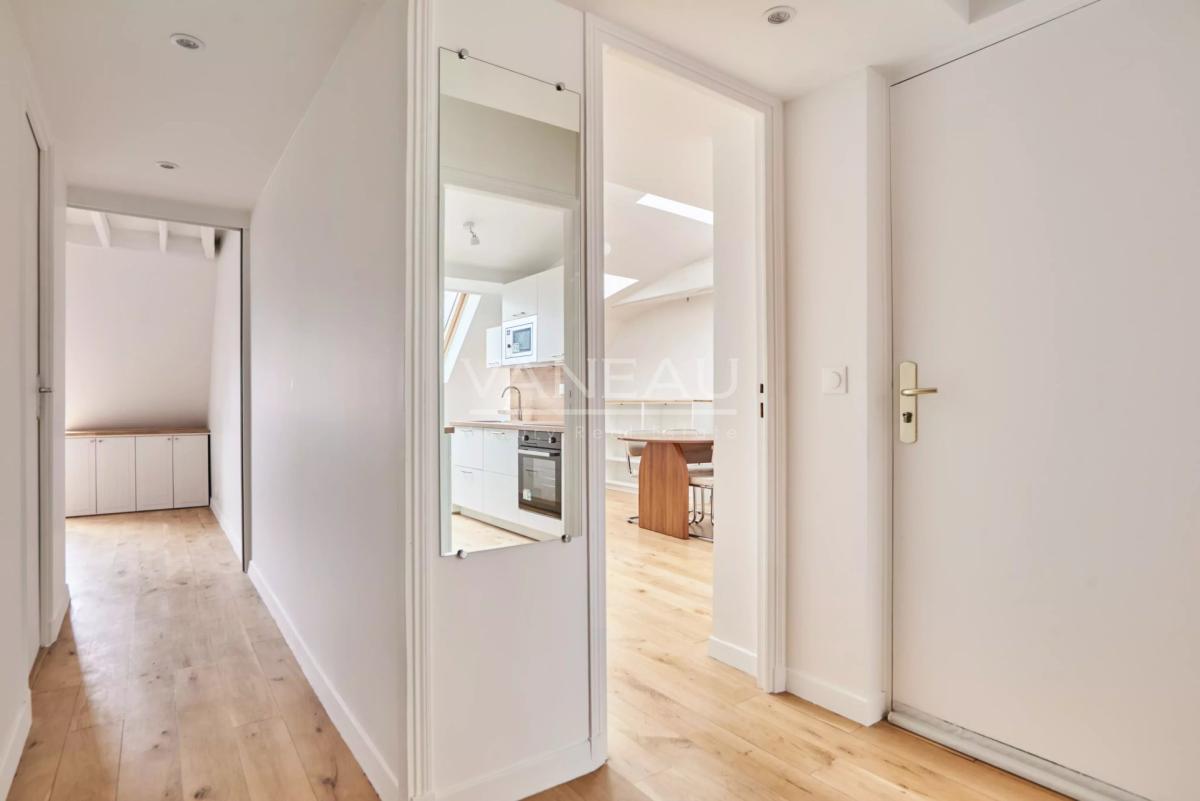 Paris 9e Trinité 3 pièces Meublé refait à neuf