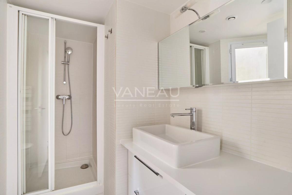 Paris 9e Trinité 3 pièces Meublé refait à neuf