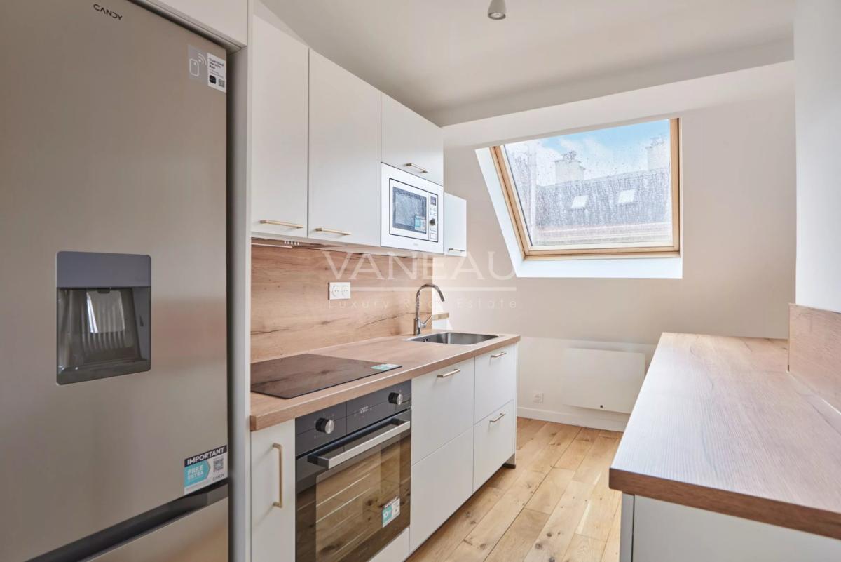 Paris 9e Trinité 3 pièces Meublé refait à neuf