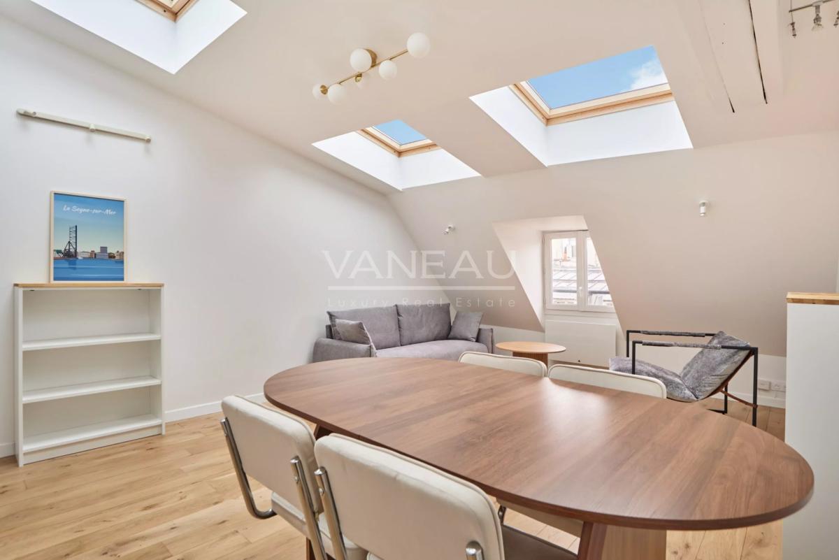 Paris 9e Trinité 3 pièces Meublé refait à neuf