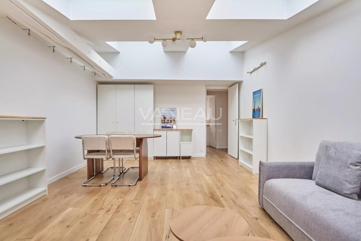 Paris 9e Trinité 3 pièces Meublé refait à neuf