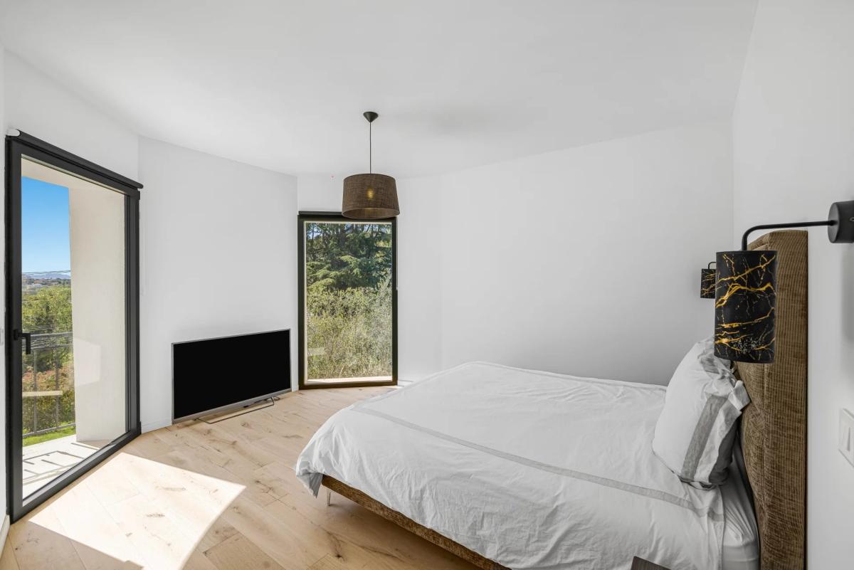 Chateauneuf Villa contemporaine rénovée à vendre