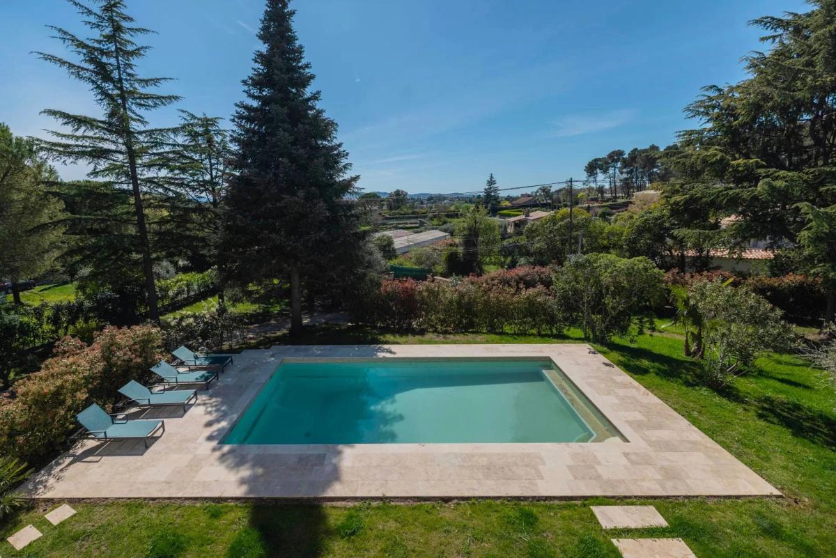 Chateauneuf Villa contemporaine rénovée à vendre