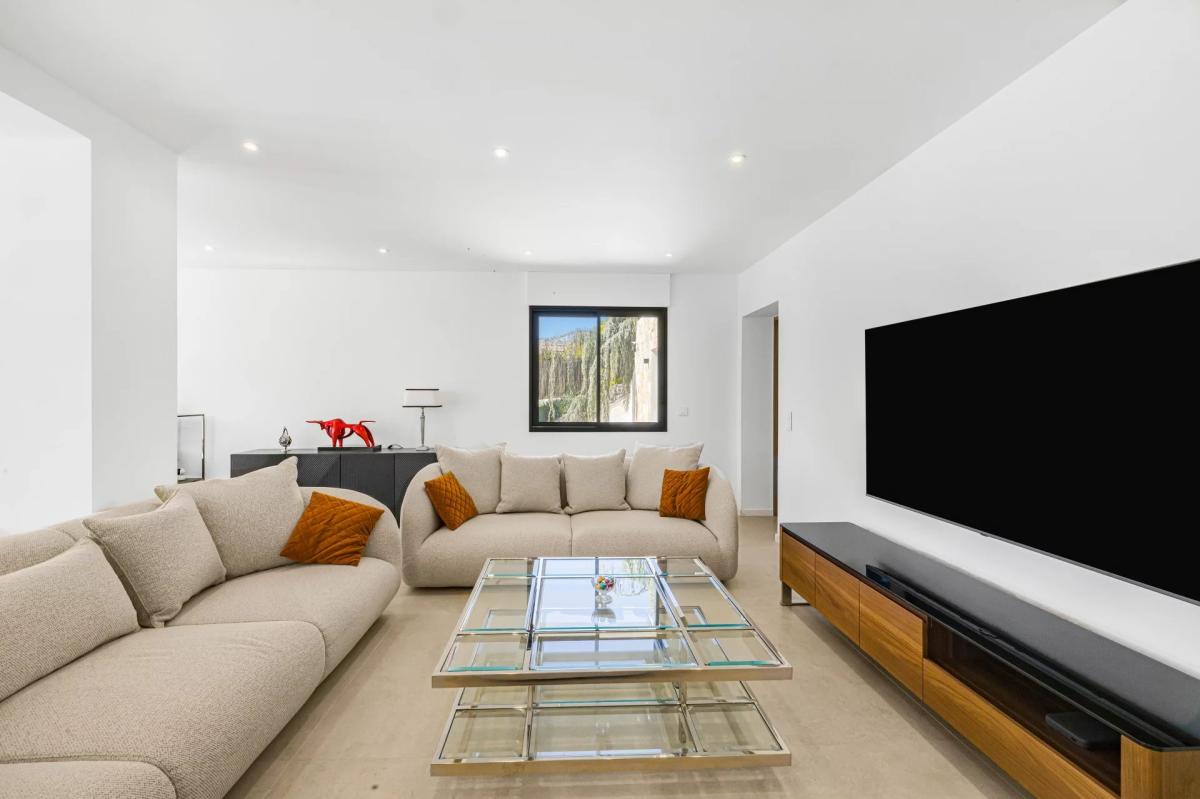 Chateauneuf Villa contemporaine rénovée à vendre