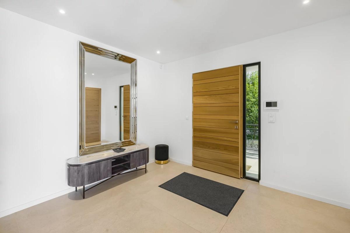 Chateauneuf Villa contemporaine rénovée à vendre