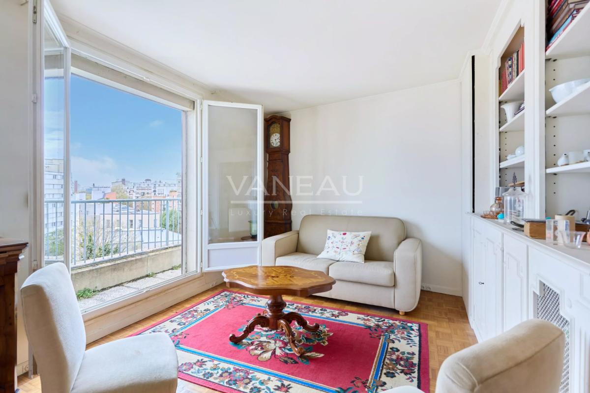 PARIS XV - dernier étage / Vues / Balcons