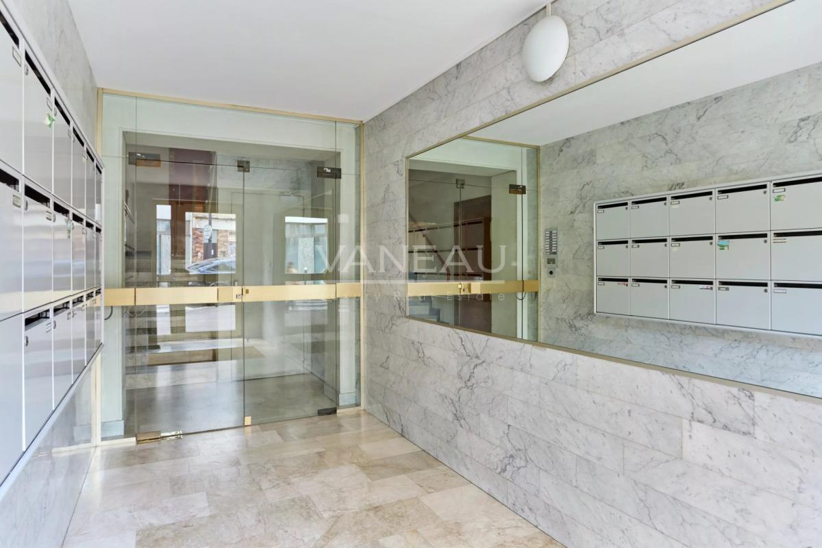 PARIS XV - dernier étage / Vues / Balcons