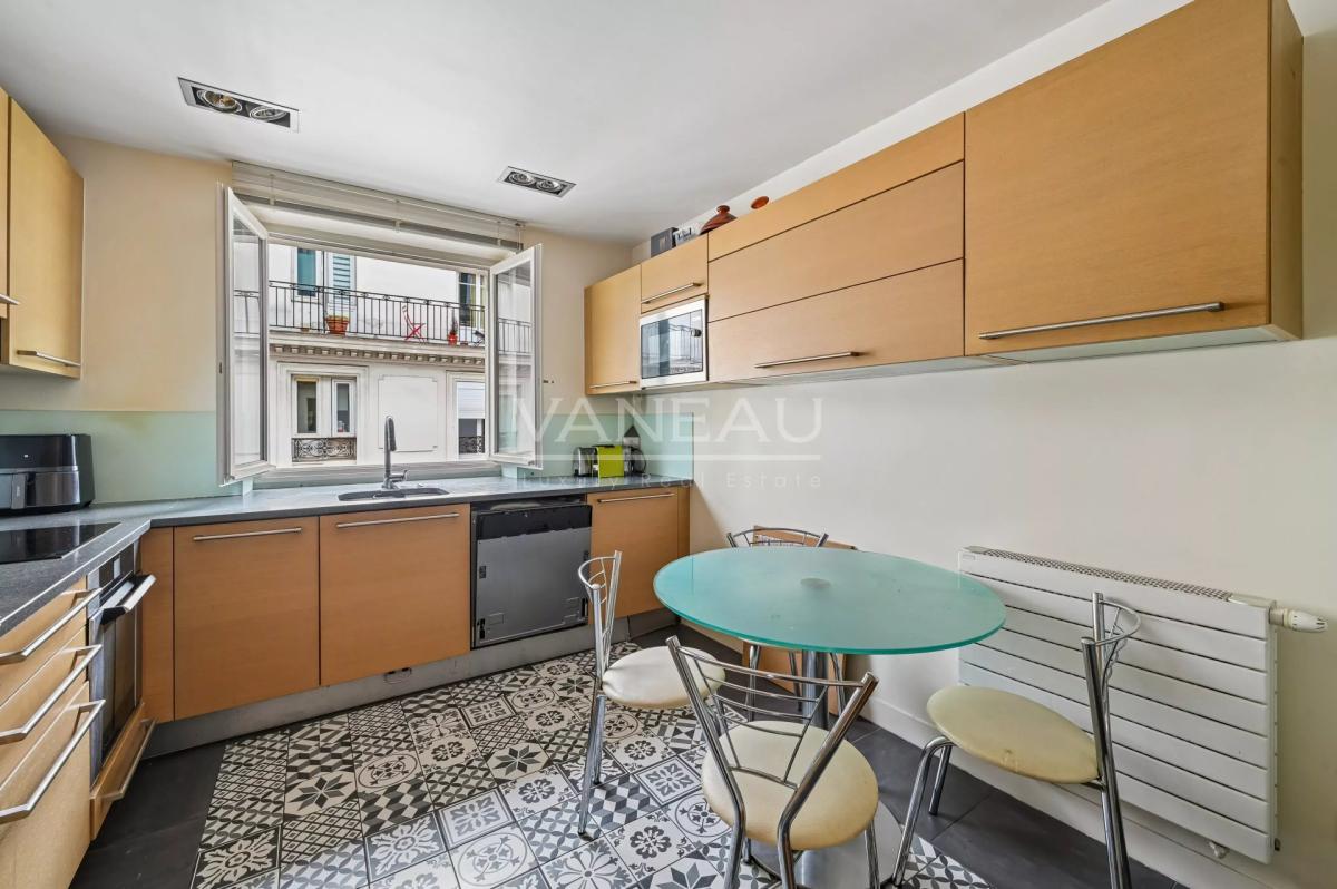 PARIS XVe - Pasteur/Montparnasse - Appartement familial en étage