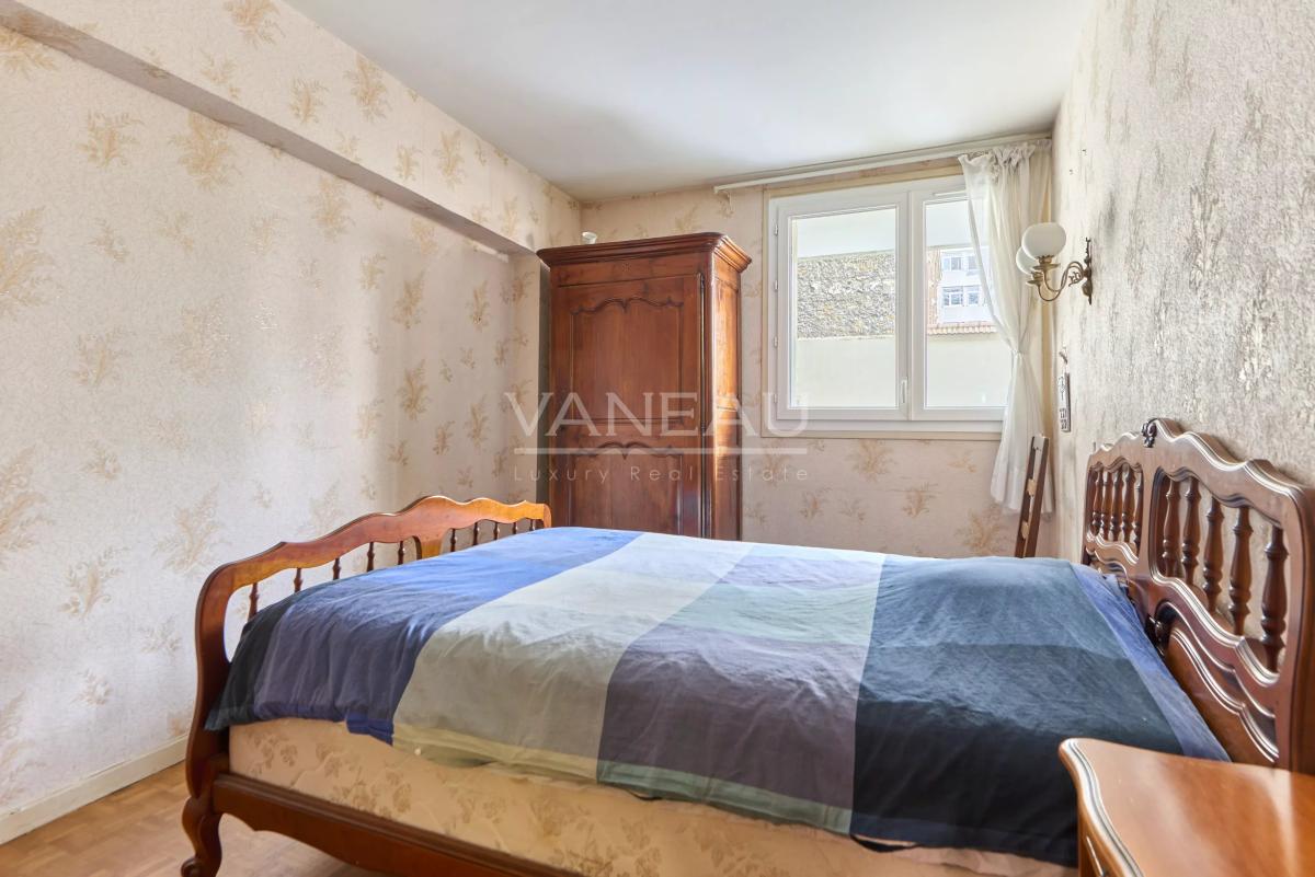 PARIS XVe - Volontaires : Appartement familial avec balcon