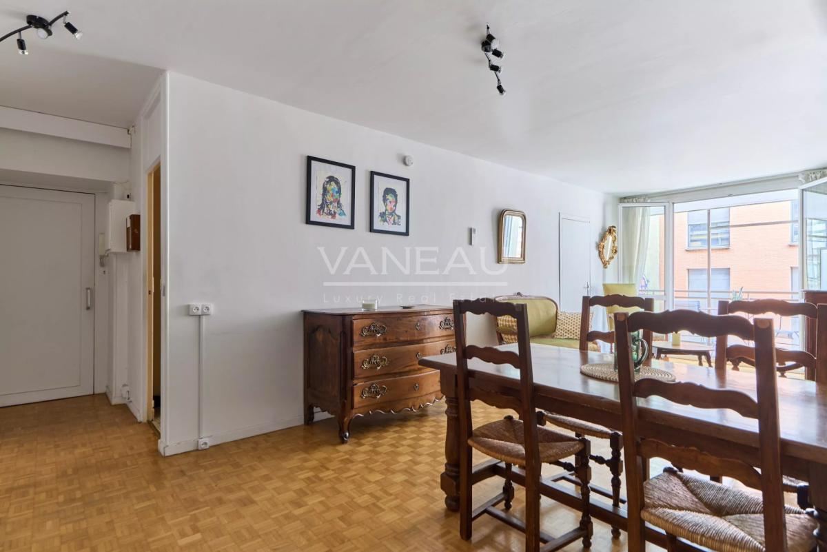 PARIS XVe - Volontaires : Appartement familial avec balcon