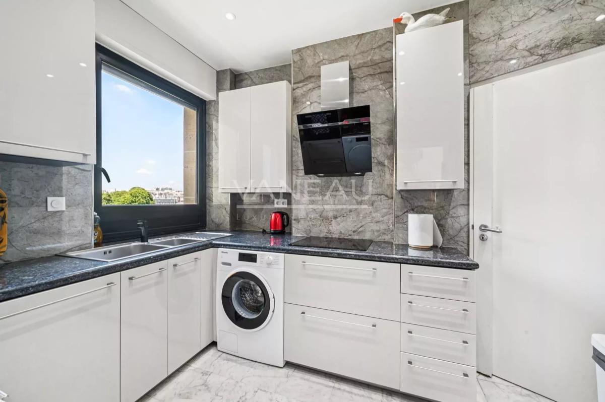 Paris XVIe - Trocadéro - Appartement familial avec balcon et vue