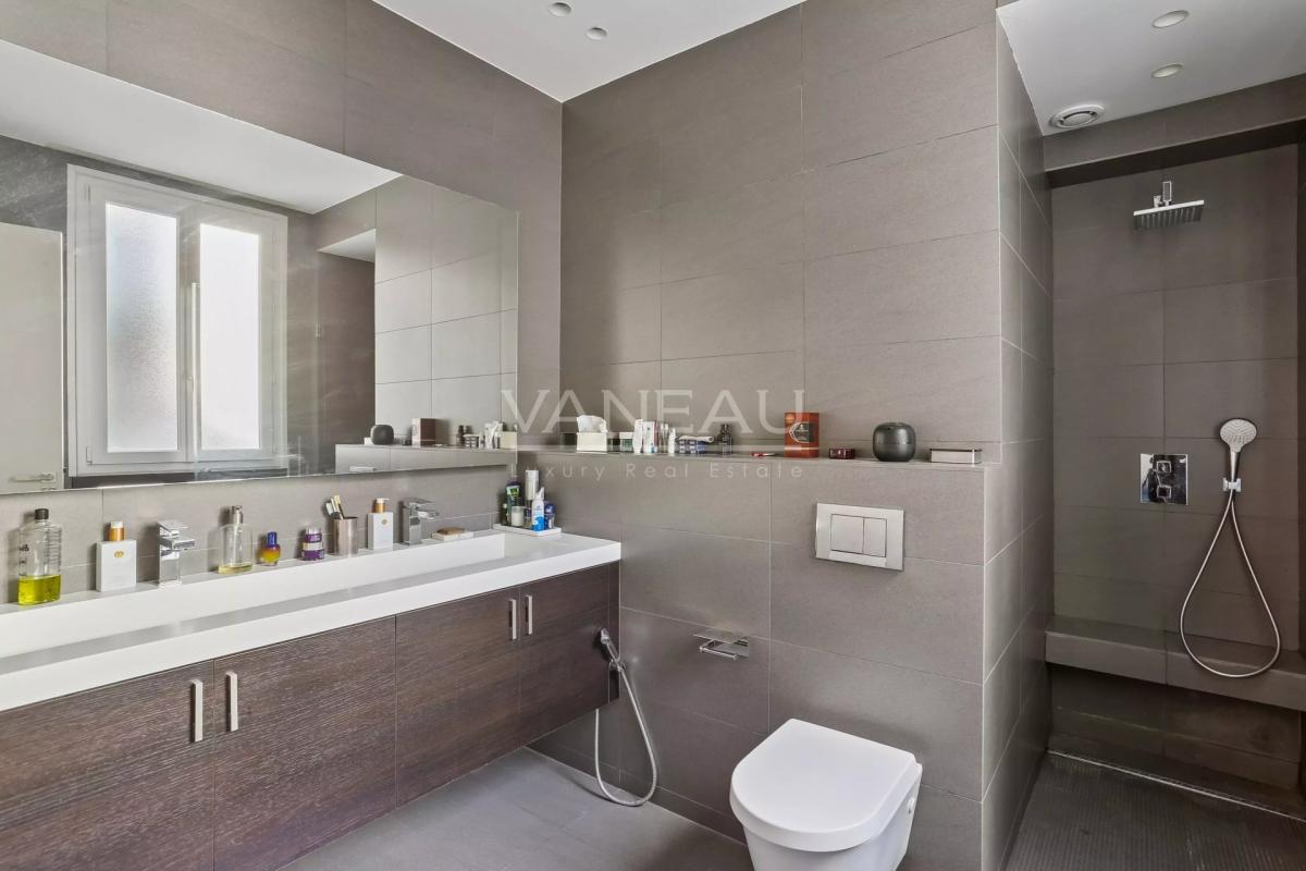 Paris XVIe - Porte Dauphine - Appartement familial entièrement r