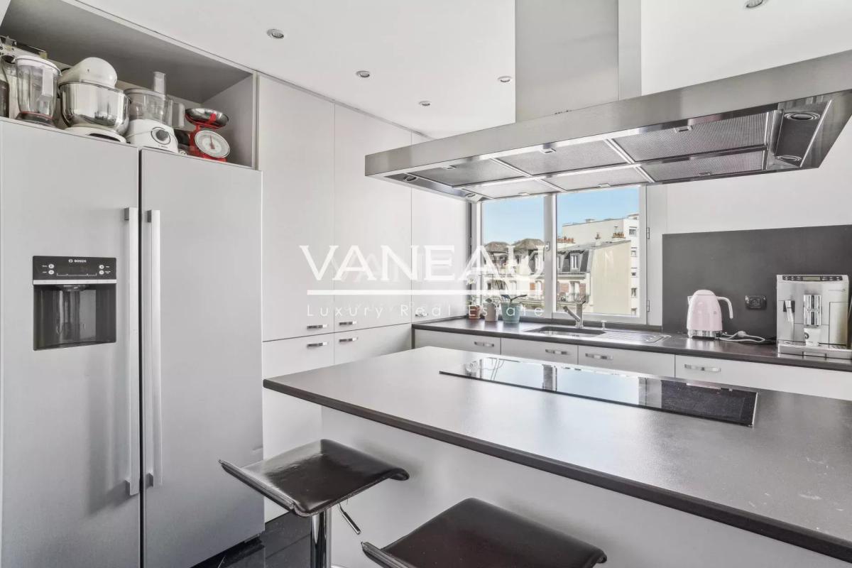 Paris XIXe - JOURDAIN - AMERIQUE - Appartement Familial en étage