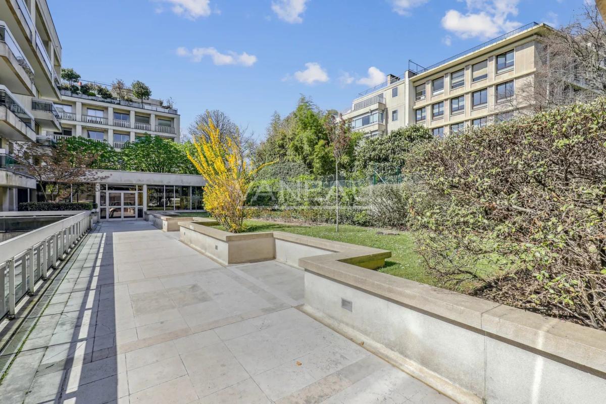 Paris VIIe - Barbet de Jouy - Trois pièces sur jardin