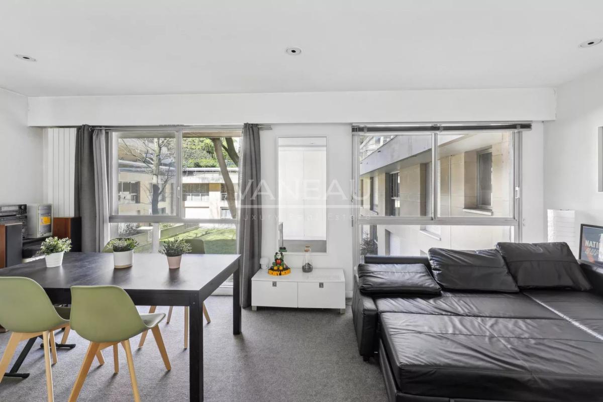 Paris VIIe - Barbet de Jouy - Trois pièces sur jardin