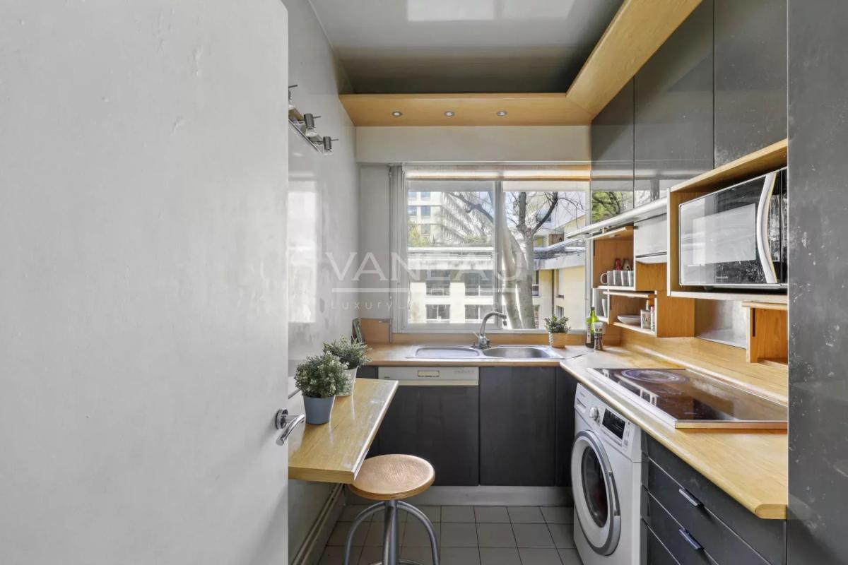 Paris VIIe - Barbet de Jouy - Trois pièces sur jardin