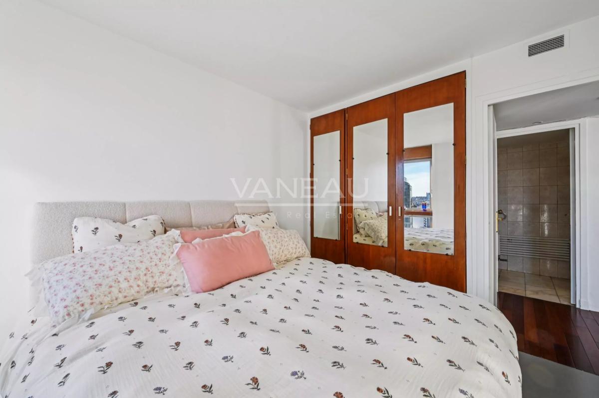 Paris XV - Quai de Grenelle–  Appartement Familial avec vue Tour