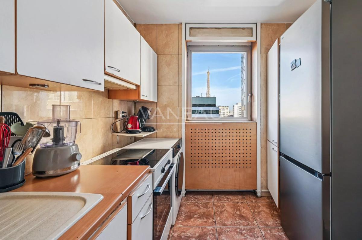 Paris XV - Quai de Grenelle–  Appartement Familial avec vue Tour