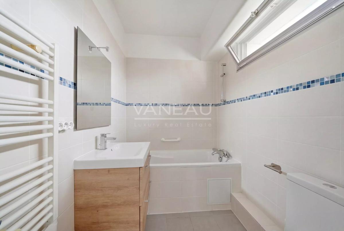 Neuilly - Château - Appartement familial avec balcon-terrasses