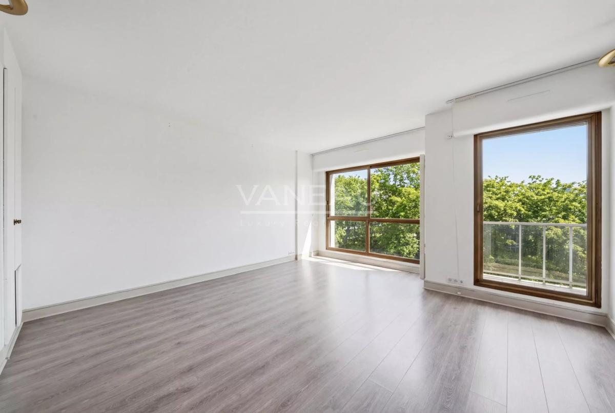 Neuilly - Château - Appartement familial avec balcon-terrasses